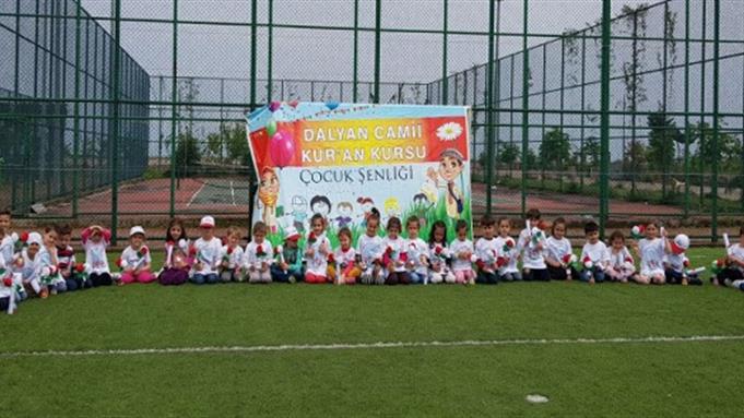 Rize dalyan camii kız kur'an kursu'ndan anne çocuk buluşması programı