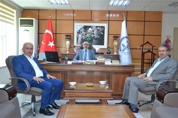 Kirsehir  emniyet müdürü ismail hakkı akyüz ve valilik basın müdürü osman demir'den müftülüğümüze ziyaret