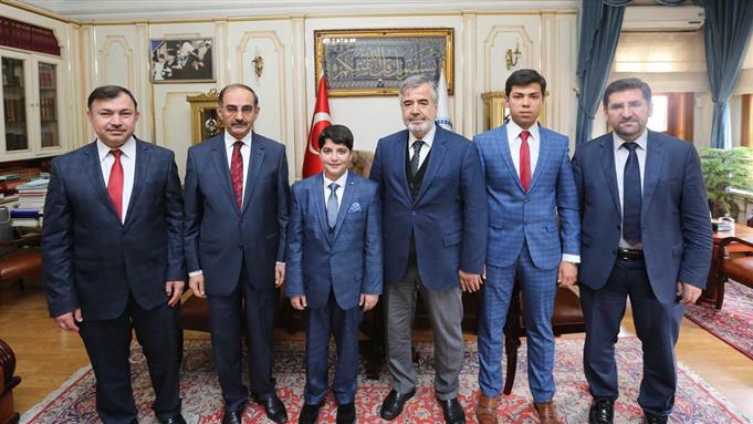 Istanbul  kur'an-ı kerim'i güzel okuma yarışması birincilerinden müftü yılmaz'a ziyaret
