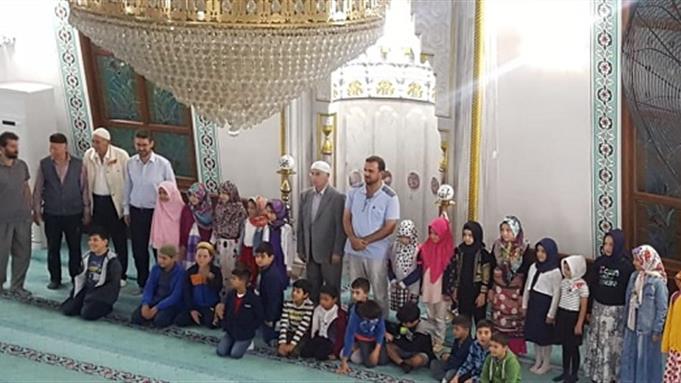 Yalova il müftüsü turgut açari sabah namazında çocuklarla buluştu