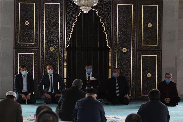 Kars'ta 05 Nisan 2021 Pazartesi Günü Evliya Camii’nde Aylık Mutad Personel Toplantısı Yapıldı.