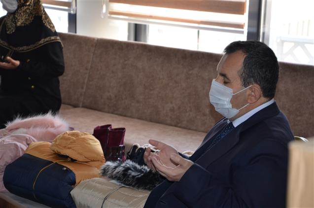 Antalya'da ‘1 Bot 1 Mont’ Kampanyası Kapsamında Toplanan Giysiler Kars’a Dualarla Gönderildi