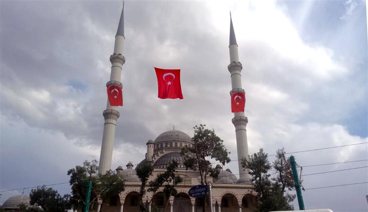 Konya'da 15 Temmuz Için Camiler Bayraklandırıldı