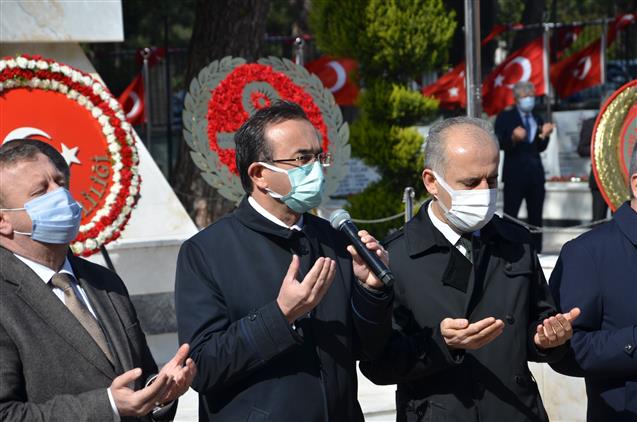 Antalya'da 18 Mart şehitleri Anma Günü Ve çanakkale Zaferi'nin 107. Yılı Dolayısıyla Tören Düzenlendi