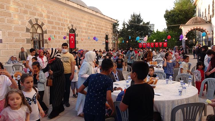 Mersin'de 23 Nisanda çocuklar Iftar şenliğinde Buluştu