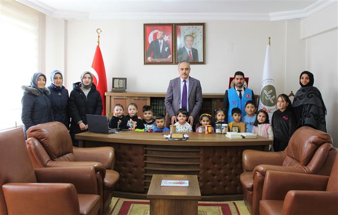 Kars'ta 4-6 Yaş Miniklerden Depremzede Kardeşlerine Destek