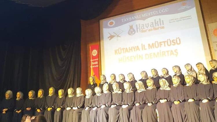 Kütahya'da 41 Hafız Kız öğrenci Için Taç Giyme Merasimi Yapıldı