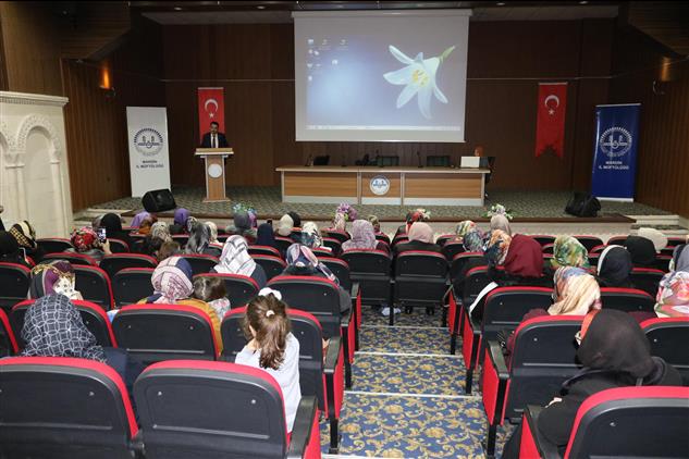Mardin'de 8 Mart Dünya Kadınlar Günü Vesilesiyle Kadınlar Il Müftülüğü Konferans Salonunda Buluştu