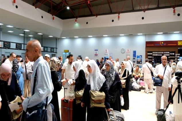 Adana'da Ilk Hac Kafilesi Dualarla Uğurlandı