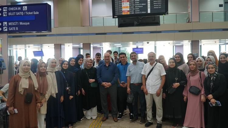 Adana'dan 48 üniversiteli Genç Kutsal Topraklara Duâlarla Uğurlandı