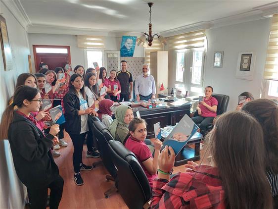 AİLE HAFTASI TEMALI AL GÖTÜR OKU GETİR KİTAP OKUMA KAMPANYASI