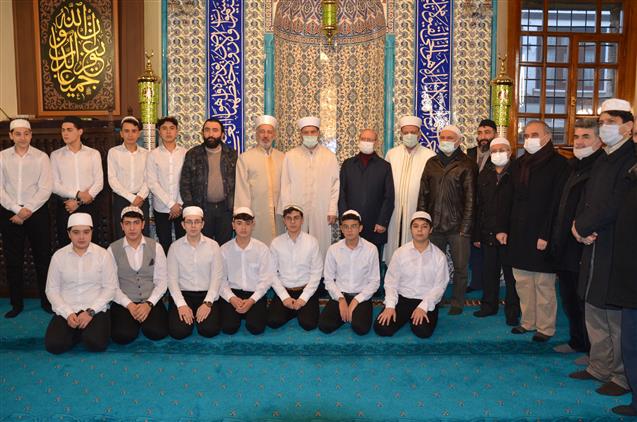 Konya'da Ailece Camide Milletçe Duadayız Sabah Namazı Buluşması Gerçekleştirildi