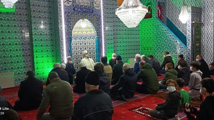 Zonguldak'ta Ailece Cuma Gecesi Camideyiz....