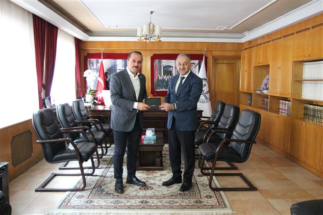 Ak Parti Izmir Milletvekili Kırkpınar'dan Il Müftümüz Sezik'e Ziyaret