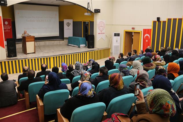 Agri'da Akbulut: Kadın Ve Erkek Eşit Değil Eş Değerdir