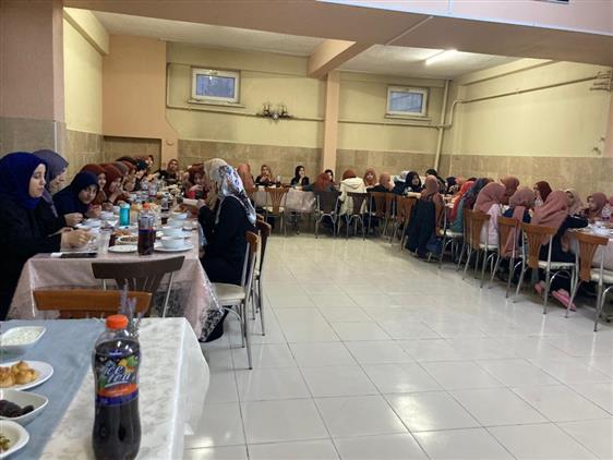 Afyonkarahisar'da “altınoluk Metin Yurter Kur’an Kursunda Hafizelerle Iftar Sevinci…”