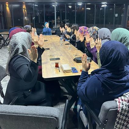 ANNELER VE KIZLARI ARASINDA GÖNÜL KÖPRÜLERİ KURUYORUZ