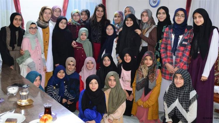 Ardahan Valisi öner'in Eşi Zehra Mine öner’den Hafızlık öğrencilerine Ziyaret