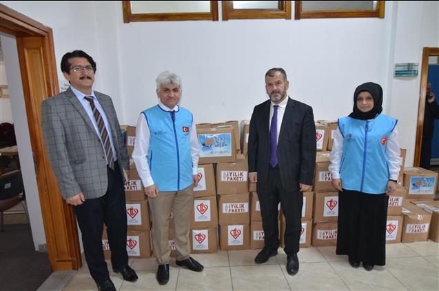 Konya'da “arefe çiçekleri” Projesi Kapsamında Hazırlan Yardımların Dağıtımına Başlandı