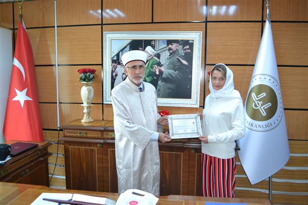 Kırsehir'de Avusturya Vatandaşı Cornella Schubleder Kelime-i şehadet Getirerek Müslüman Oldu.