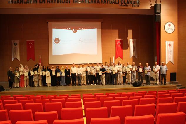 Aydınlı Hacılara Katılım Belgeleri Verildi.