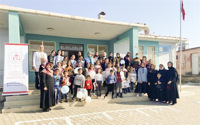 Batman Il Müftülüğü Gençlik Koordinatörlüğünün Cami-genç Projesi Kapsamında Batman Merkez Bayraklı Ilkokuluna Kardeşlik Buluşması Gerçekleştirildi.