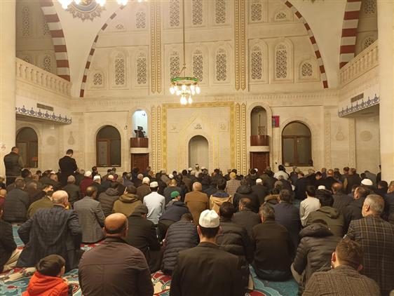 Batman Il Müftülüğü Tarafından Hazırlanan Berat Kandili özel Programı Merkez Kültür Camii'nde Gerçekleştirildi.