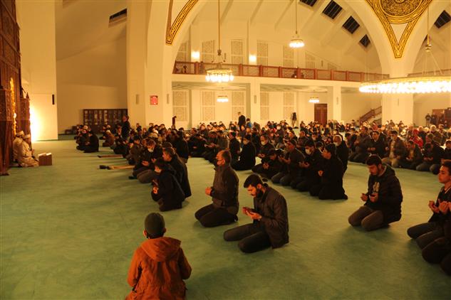 Agri'da Berat Gecesi Dualarla Idrak Edildi