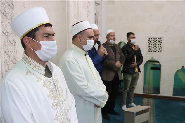 Berat Gecesi Tüm Islam âleminde Olduğu Gibi Adıyaman’da Da Coşku Ile Ihya Edildi. Adıyaman Ulu Camii'nde Dualar Eşliğinde Ihya Edilen Gecede Müslümanlar Ve Insanlık Için Dua Edildi.