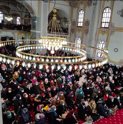 Bolu'da Berat Kandili Münasebetiyle 17.03.2022 Tarihinde Yıldırım Beyazıd Camiinde Hanımlara Yönelik Kandil Programı Düzenlendi