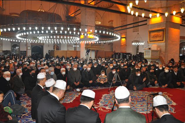 Balikesir'da Berat Kandili Programı Zağnos Paşa Camii'nde Gerçekleştirildi