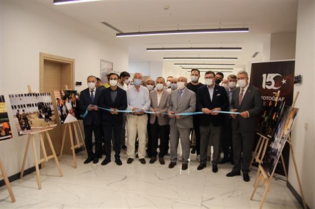 İzmir'de Bilal Saygılı Camiinde"15 Temmuz Fotoğraf Sergisi" Açılışı