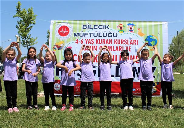 Bilecik'de Bilecik’te Minikler şenlikte Buluştu