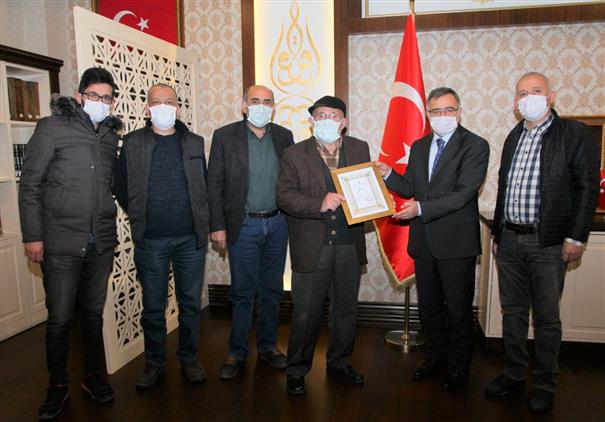 Bursa'da “bir Damla Hayat” Projesine Bağışta Bulunan Vatandaşımıza Teşekkür Belgesi Verildi