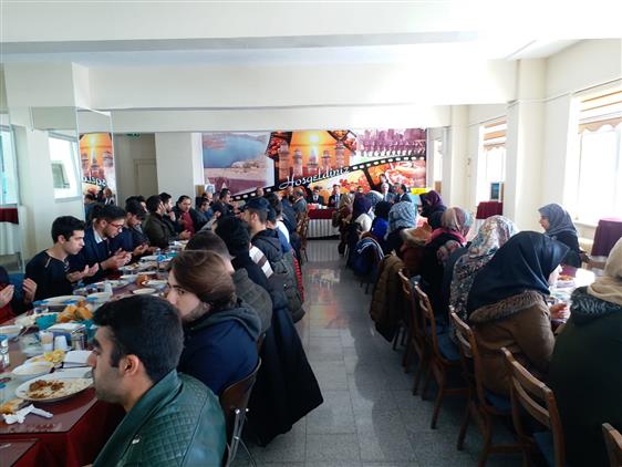 Bitlis Müftülüğü Yemekte Gençlerle Bir Araya Gelindi