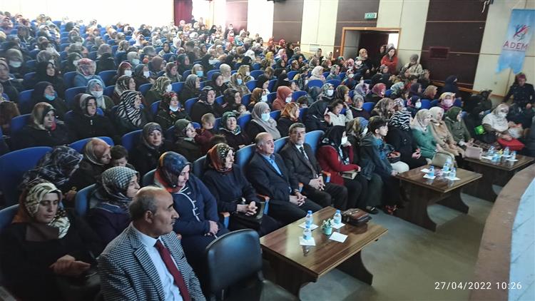 Bitlis'te Farklı Farklı Mekanlarda Kadir Gecesi Programı Düzenlendi.