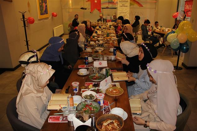 Bolu Il Müftülüğü Ve Türkiye Diyanet Vakfı Bolu şubesi, Yetim çocuklarla Iftarda Bir Araya Geldi.