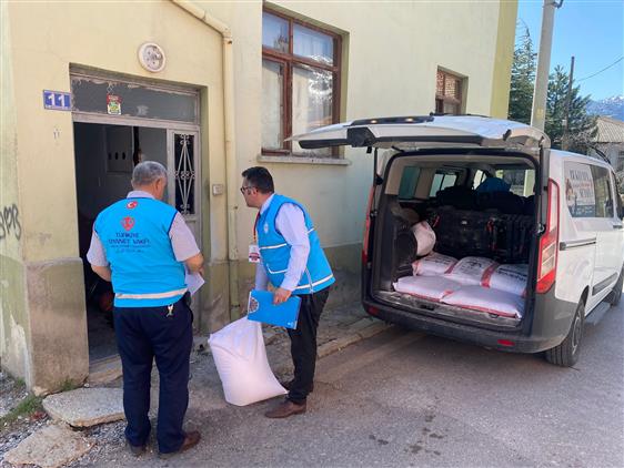 Konya'da Bozkır, Ahırlı, Yalıhüyük, Seydişehir Ve Beyşehir Ilçelerimizdeki Ihtiyaç Sahiplerine Un Ve Alışveriş Kartı Yardımları Gerçekleştirildi