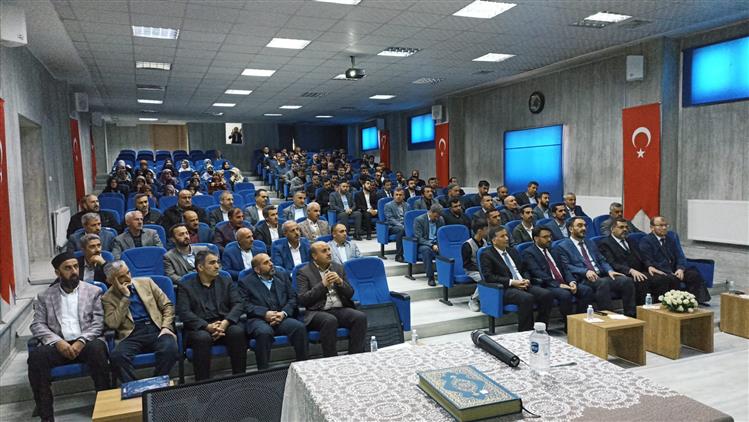 Hakkari'de Bursa Il Müftüsü Yavuz Selim Karabayır Ilimizde Temaslarda Bulundu.