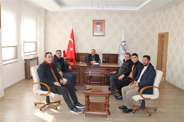 Bursa Muş Eğitim Ve Kültür Vakfı Başkanı şahin Akın, Muş Kalkınma Ve Yardımlaşma Derneği Başkanı Mustafa özün Ve Bursa Eğitim Ve Kültür Vakfı Başkan Yardımcısı Muhammet Akın, Il Müftüsü Ibrahim Halil Demir'i Makamında Ziyaret Ettiler.