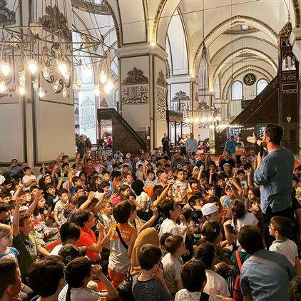 Bursalı çocuklar “sertaç Abiyle” Ulu Camide Buluştu