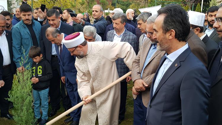 Ankara'da Cami Ve Hayat Temalı Fidan Dikim Etkinliği Gerçekleştirildi