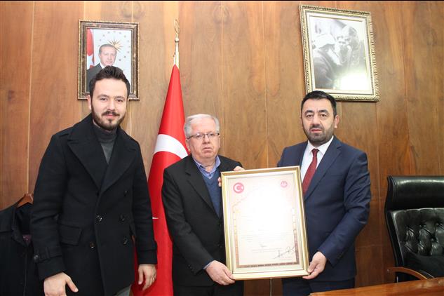 Amasya'da Cami Yaptıran Hayırsever Iş Adamı Topçu’ya Takdir Belgesi Verildi