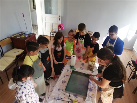 Kirklareli'de Camiye Gelen çocuklar 'ebru Sanatı' Ile Tanıştı