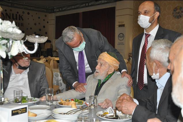 Balikesir'da Camiler Ve Din Görevlileri Haftası Etkinlikleri Kapsamında Emekli Din Görevlileri Ile Buluşuldu