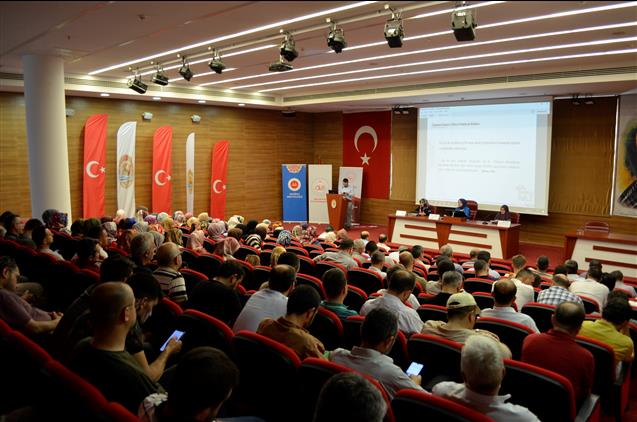 Denizli'de 'bir Yetime Aile Olmak' Paneli Düzenlendi