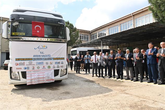 Deprem Bölgesi çocuklarına Karne Hediyesi Aydın’dan