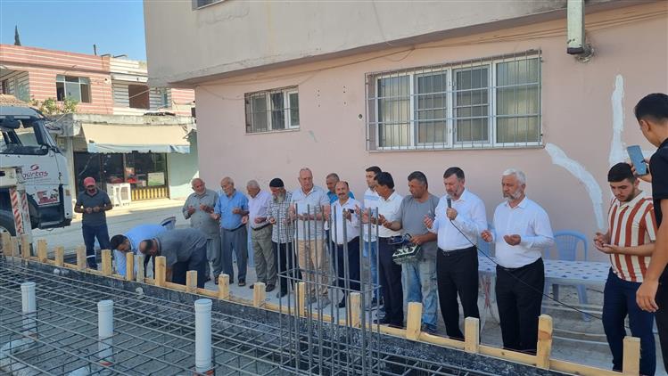 Hatay'da Depremden Hasar Gören Camiler Dualarla Yeniden Inşa Ediliyor