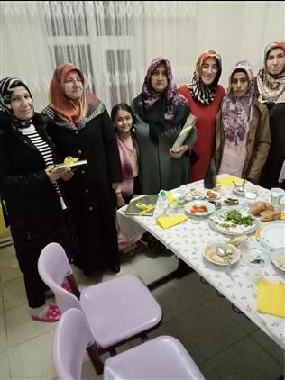 Zonguldak'ta Depremzede Aileler, Iftar Sofralarında Buluşuyorlar