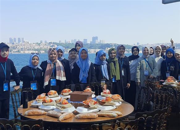 Şanlıurfa'da Depremzede öğrenciler Istanbul’un Keyfini çıkardı
